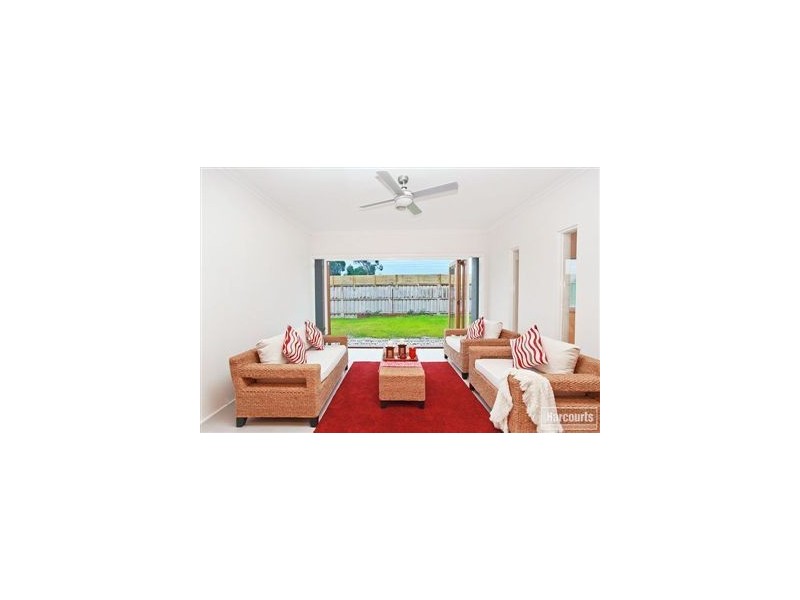 17 Golden Green Street, Pakenham VIC 3810