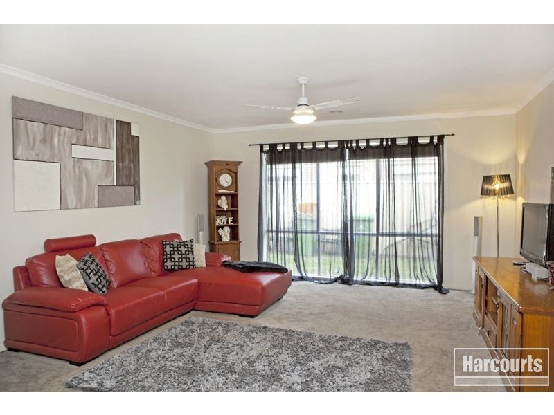 15 Pomegranite Way, Pakenham VIC 3810