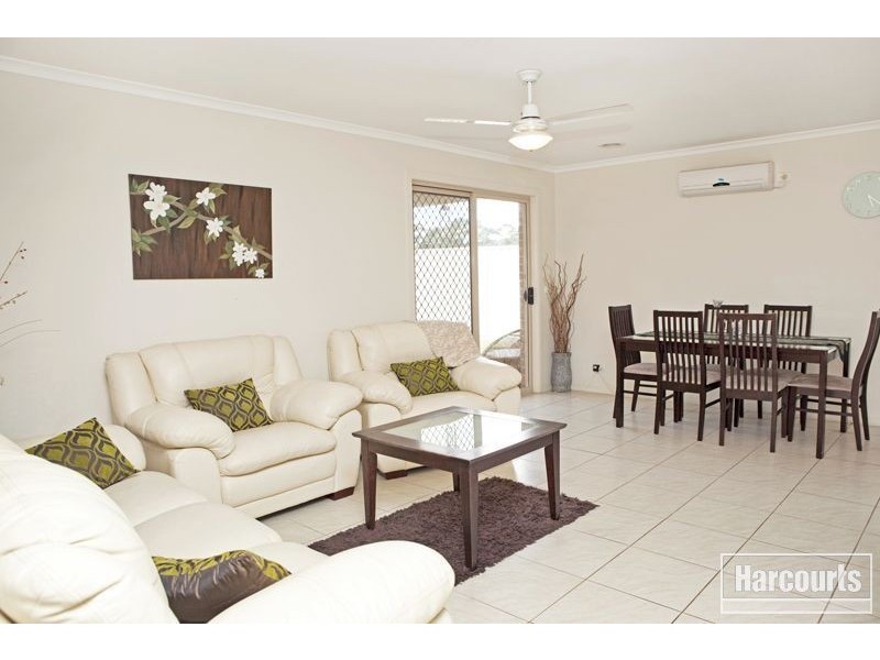 15 Pomegranite Way, Pakenham VIC 3810