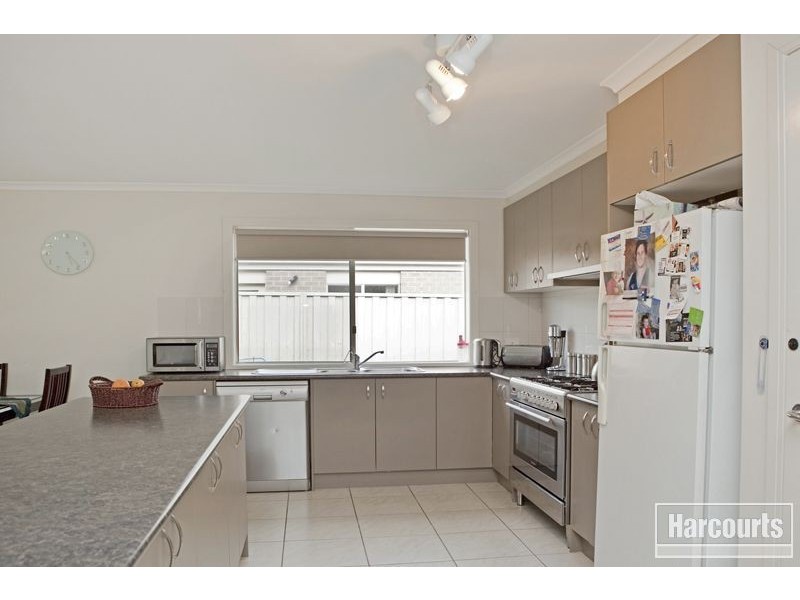 15 Pomegranite Way, Pakenham VIC 3810