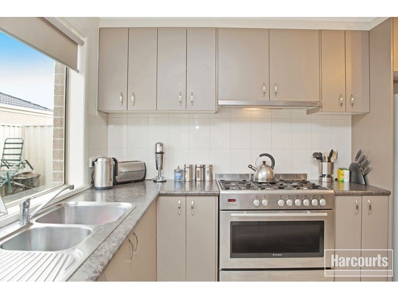 15 Pomegranite Way, Pakenham VIC 3810
