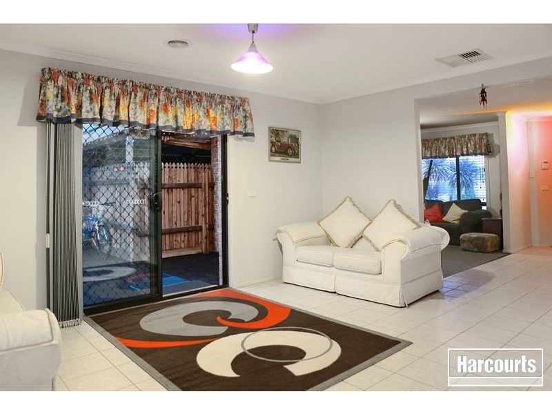 23 Sir Thomas Drive, Pakenham VIC 3810