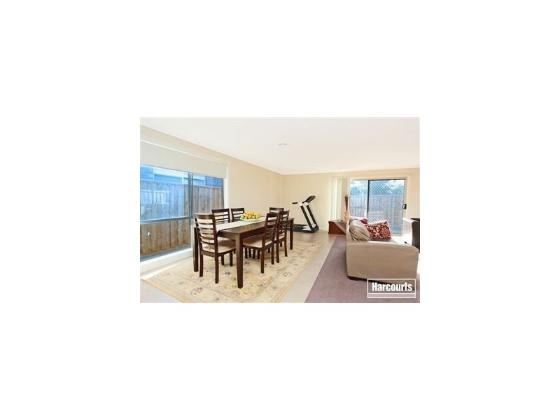 8 Versace Court, Pakenham VIC 3810