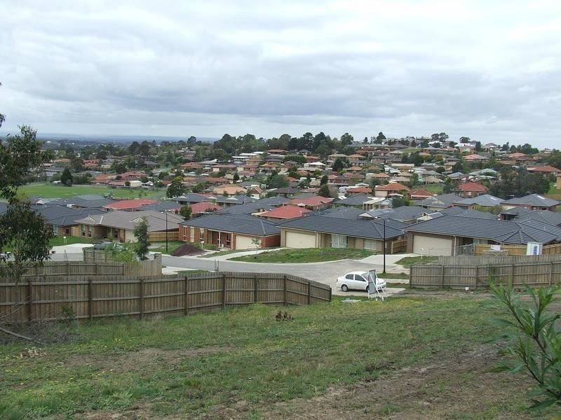 36 Meaby Dr, Pakenham VIC 3810