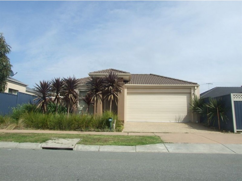 4 Dianella Close, Pakenham VIC 3810