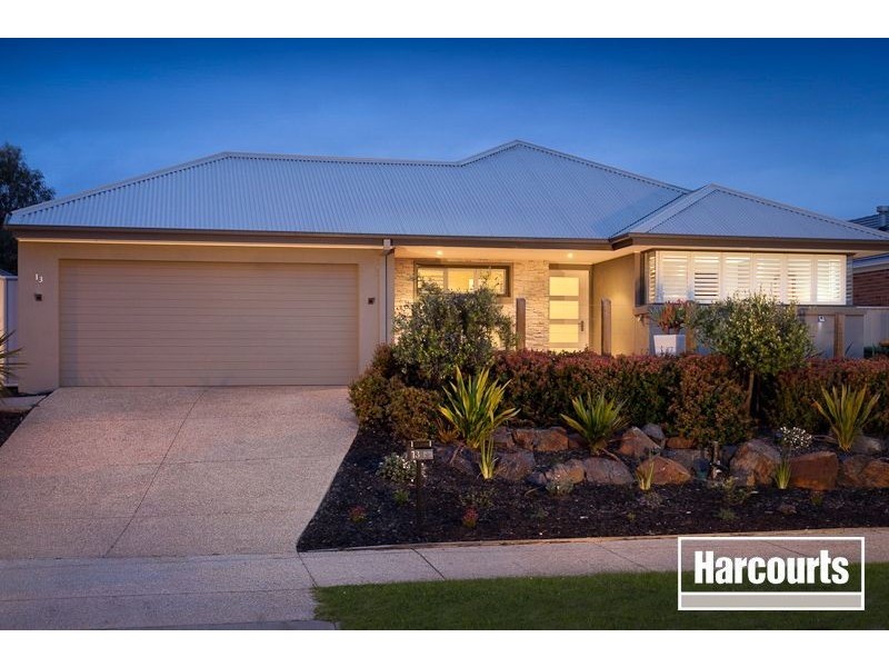 13 Botanic Drive, Pakenham VIC 3810