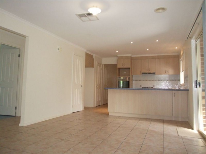 12 Grevillea Place, Pakenham VIC 3810