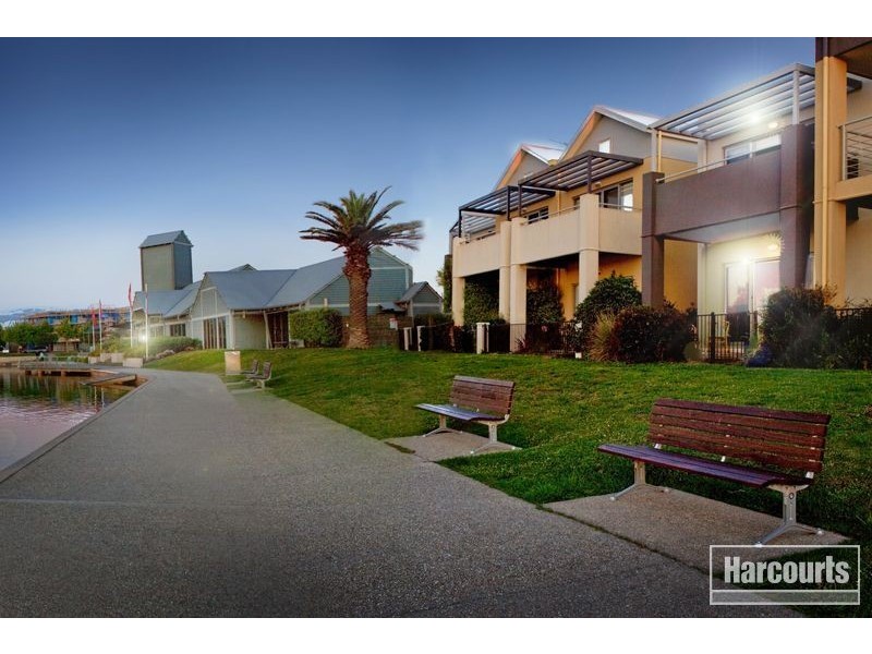 4/2 The Entrance, Pakenham VIC 3810
