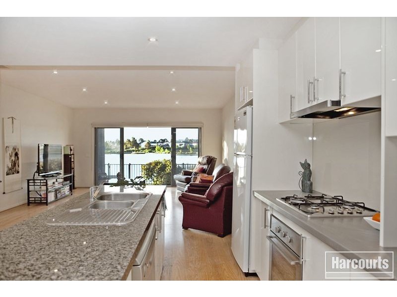 4/2 The Entrance, Pakenham VIC 3810