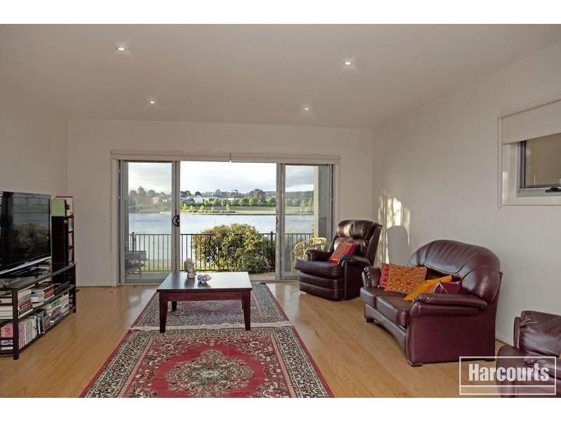 4/2 The Entrance, Pakenham VIC 3810
