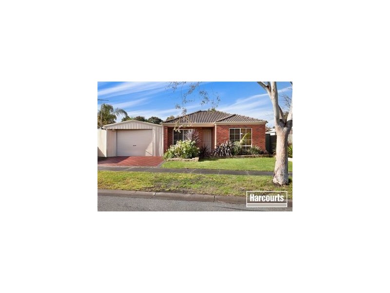 14 Gullquist Way, Pakenham VIC 3810