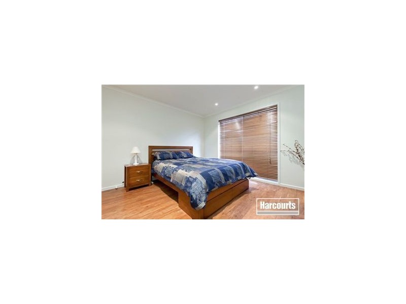 14 Gullquist Way, Pakenham VIC 3810