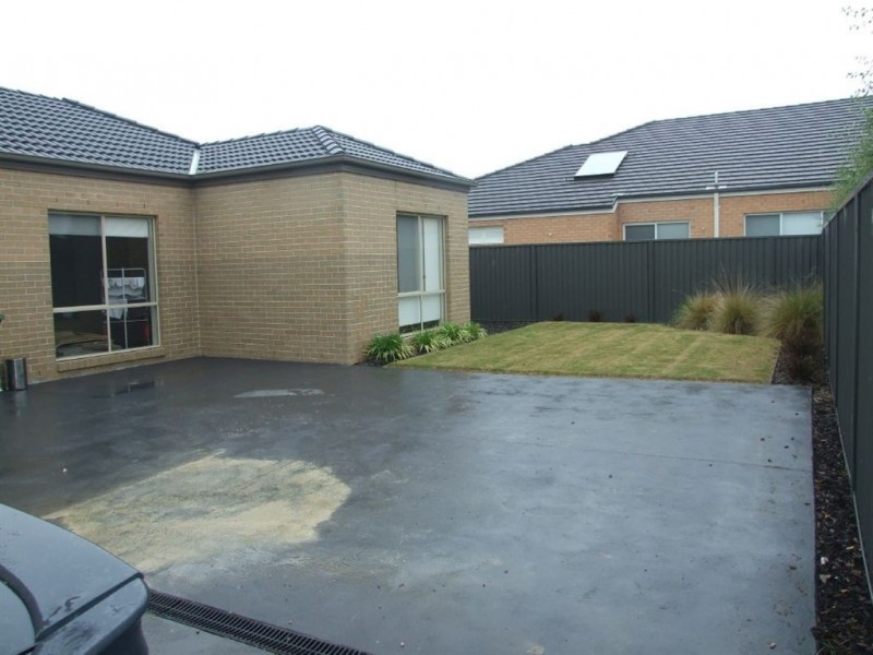 23 Joseph Banks Drive, Pakenham VIC 3810