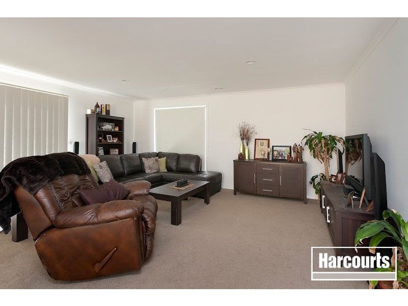 10 Versace Court, Pakenham VIC 3810