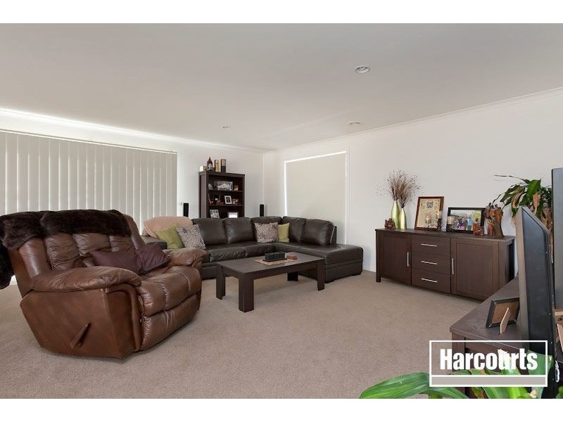 10 Versace Court, Pakenham VIC 3810