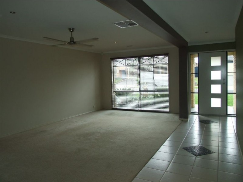 16 Stringybark Cct, Pakenham VIC 3810