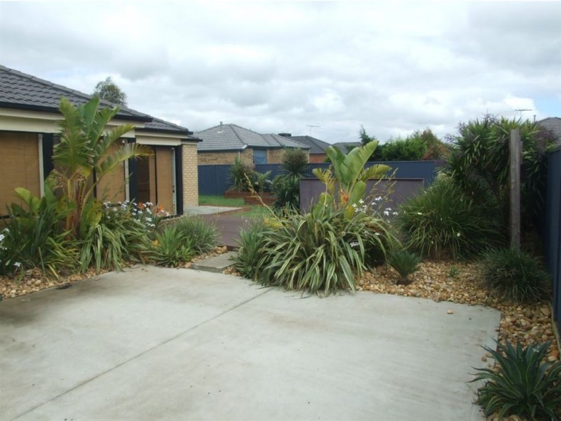 16 Stringybark Cct, Pakenham VIC 3810