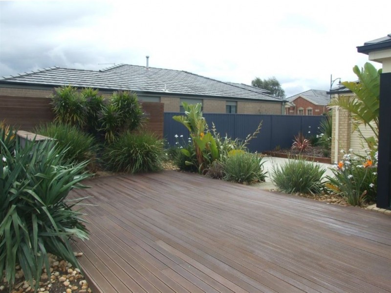 16 Stringybark Cct, Pakenham VIC 3810