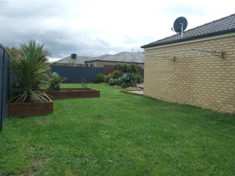16 Stringybark Cct, Pakenham VIC 3810