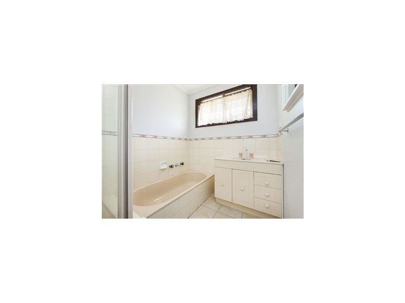 1/2 Leonard Court, Pakenham VIC 3810