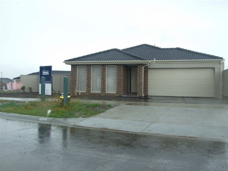 16 Hood Place, Pakenham VIC 3810