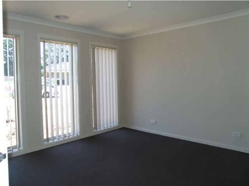 16 Hood Place, Pakenham VIC 3810