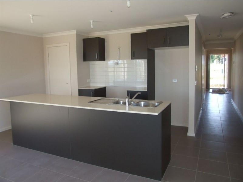 16 Hood Place, Pakenham VIC 3810