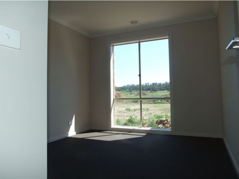 16 Hood Place, Pakenham VIC 3810