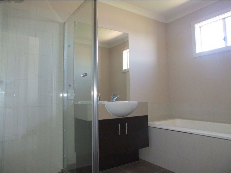 16 Hood Place, Pakenham VIC 3810