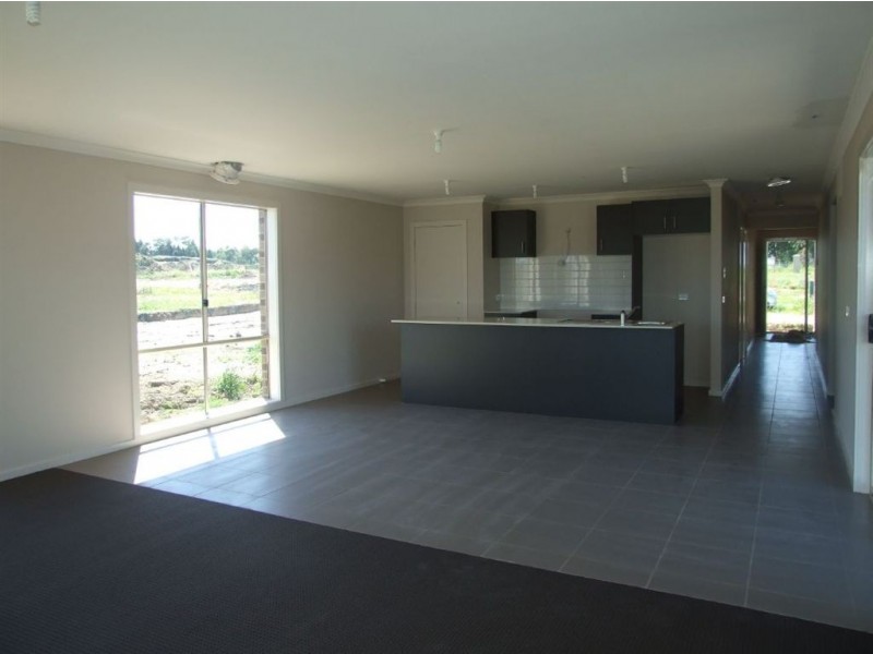 16 Hood Place, Pakenham VIC 3810