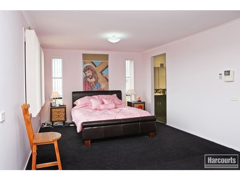 16 Laurina Link, Pakenham VIC 3810