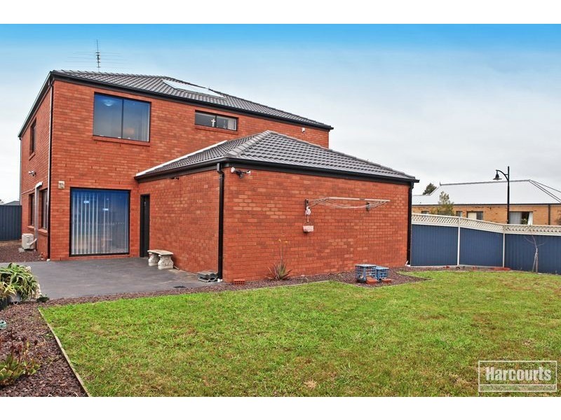 16 Laurina Link, Pakenham VIC 3810