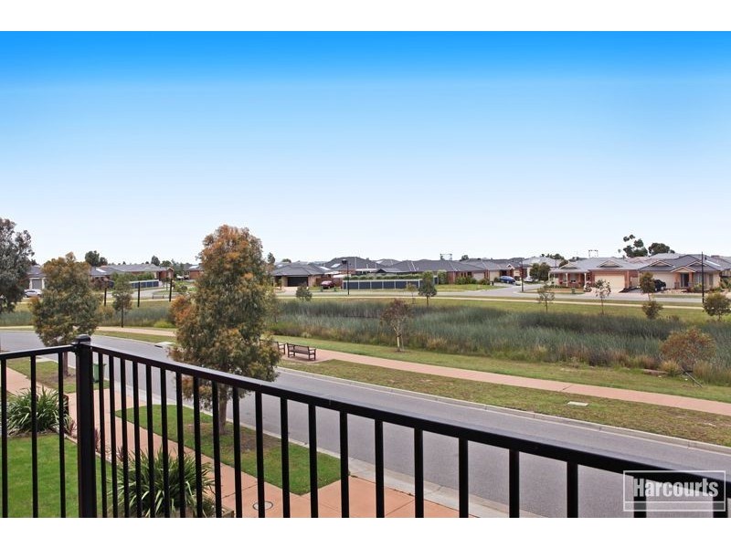 16 Laurina Link, Pakenham VIC 3810