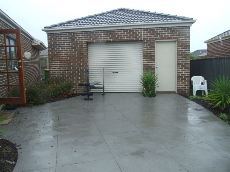 17 Downing Square, Pakenham VIC 3810