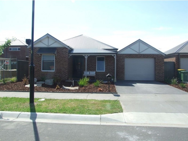 3 Sinclair Walk, Pakenham VIC 3810