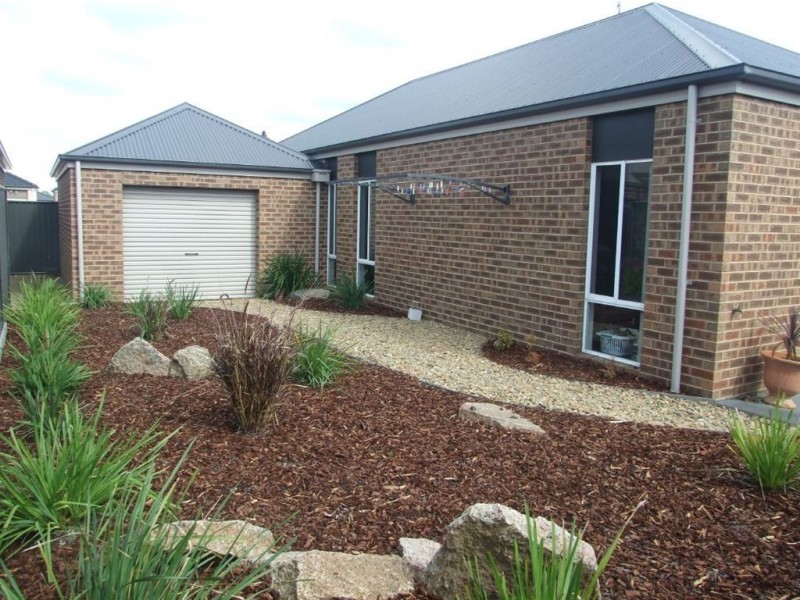 3 Sinclair Walk, Pakenham VIC 3810