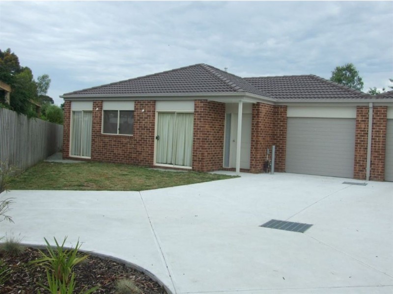 2/13 Lorraine Court, Pakenham VIC 3810