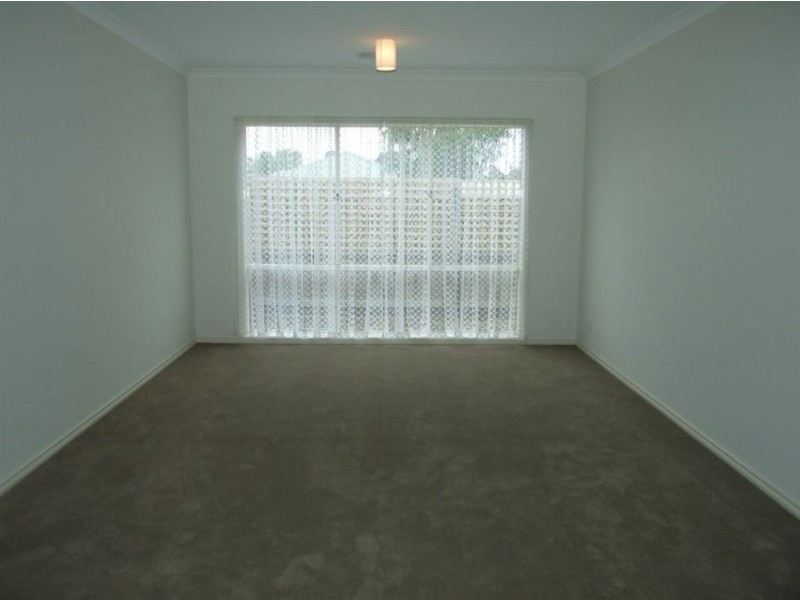 2/13 Lorraine Court, Pakenham VIC 3810