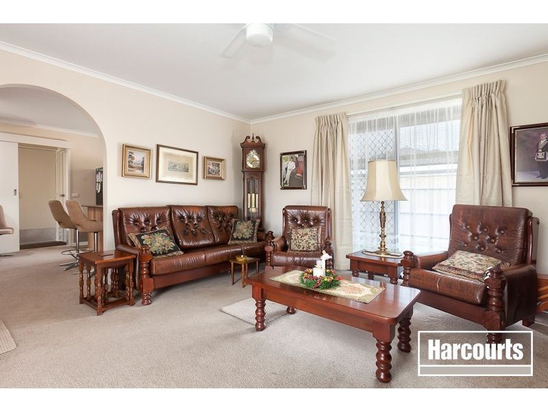 2/18 Henty Street, Pakenham VIC 3810