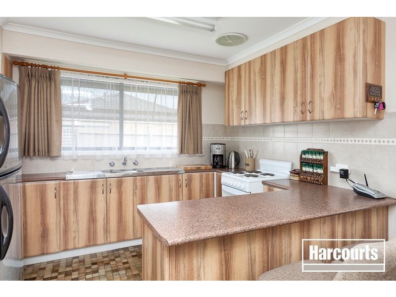 2/18 Henty Street, Pakenham VIC 3810