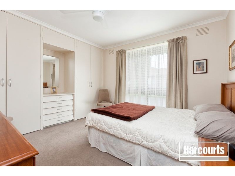 2/18 Henty Street, Pakenham VIC 3810