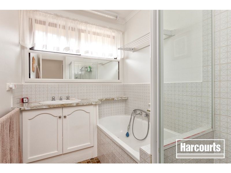 2/18 Henty Street, Pakenham VIC 3810