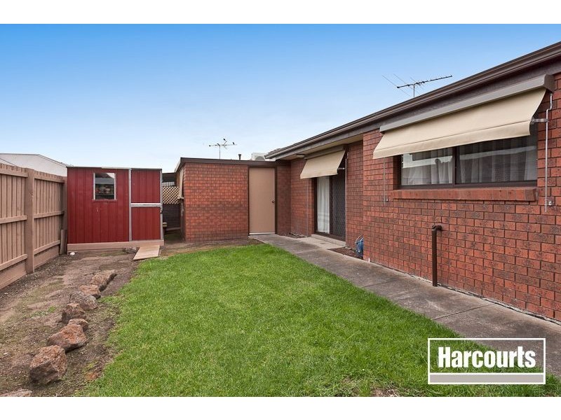 2/18 Henty Street, Pakenham VIC 3810