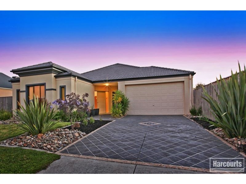 9 Dennis Avenue, Pakenham VIC 3810