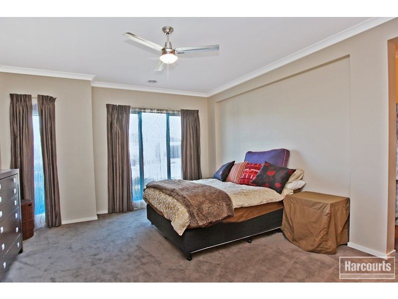9 Dennis Avenue, Pakenham VIC 3810