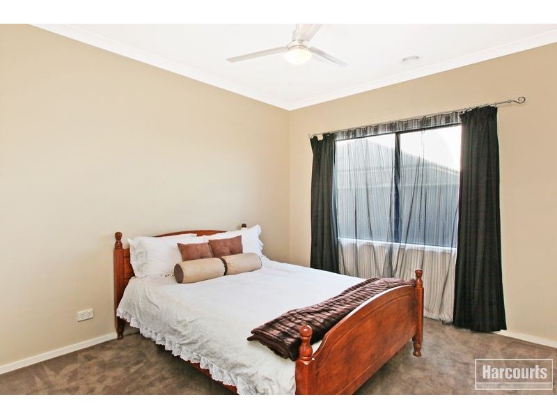 9 Dennis Avenue, Pakenham VIC 3810
