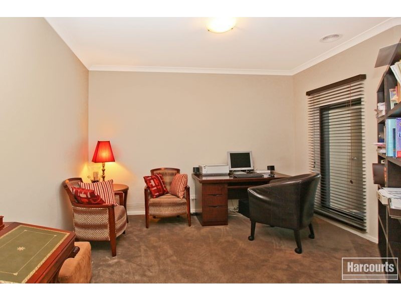 9 Dennis Avenue, Pakenham VIC 3810