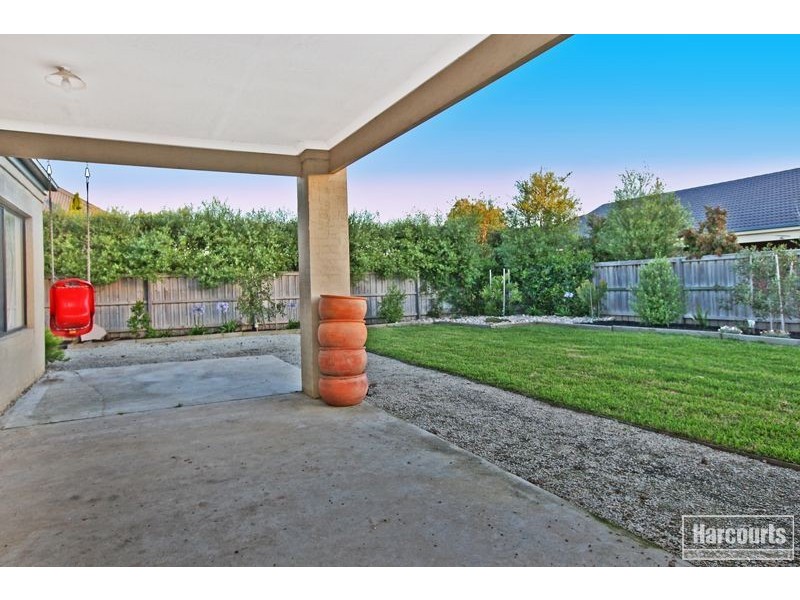 9 Dennis Avenue, Pakenham VIC 3810