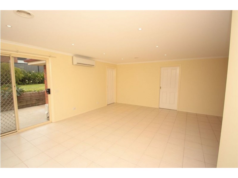 9 Harmony Court, Pakenham VIC 3810