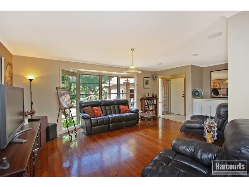 19 Hedgeley Drive, Berwick VIC 3806